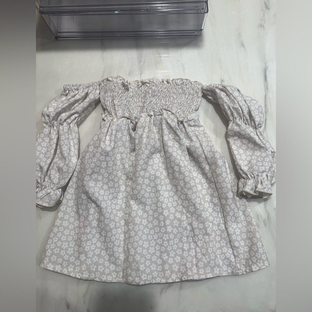 Chic Off-Shoulder Kids Dress in Cream Floral